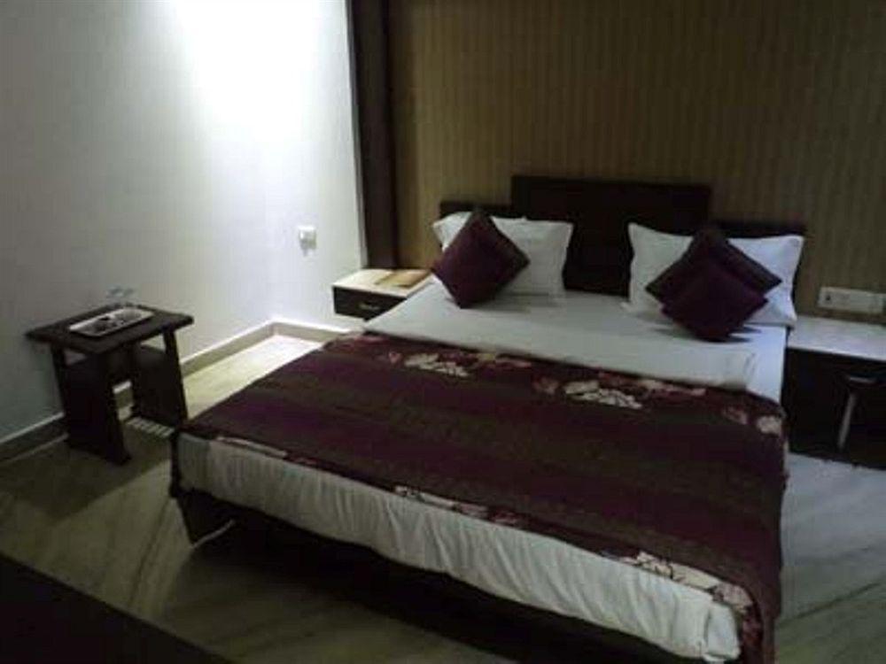 Jp Inn Hotel New Delhi Exterior photo